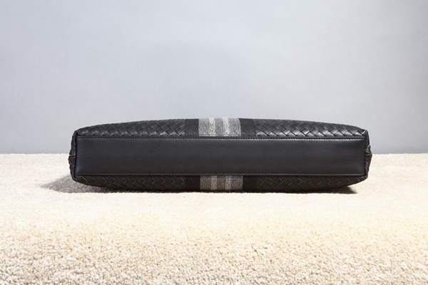 ボッテガヴェネタバッグ側面デザイン